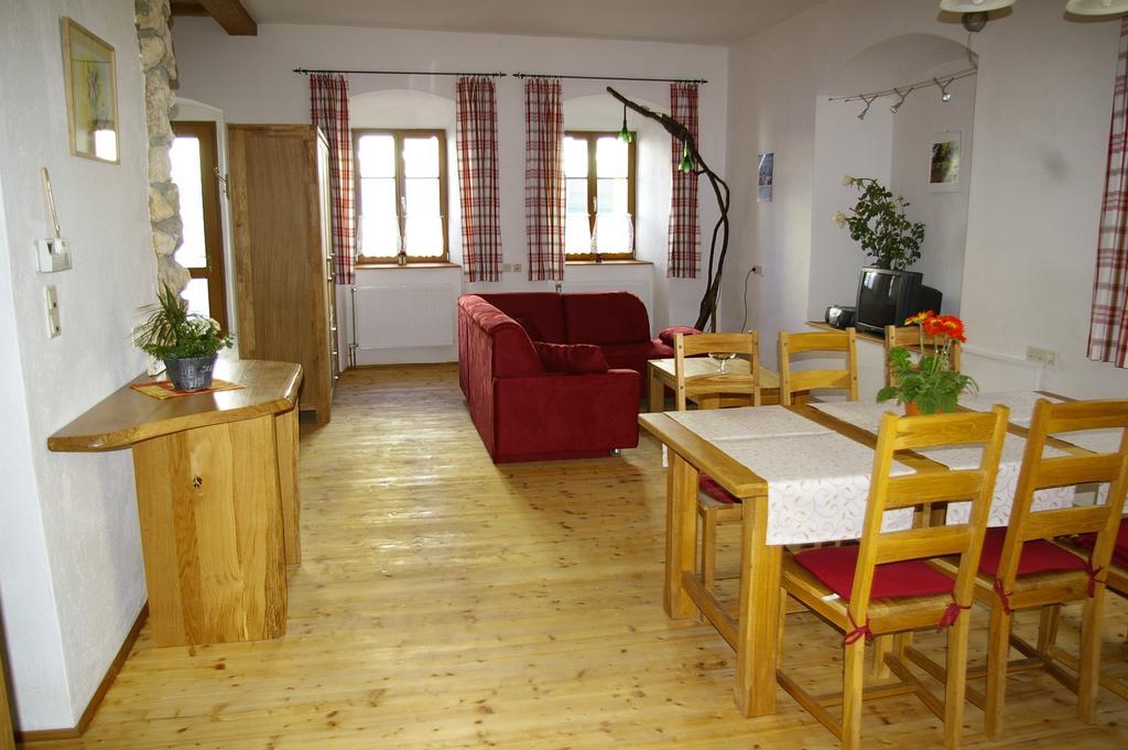 פויסדורף Ferienwohnung Zum Kapuziner חדר תמונה